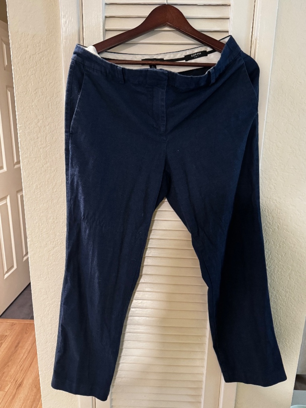 The Sophia Pant — Curvy Fit - Picture 2 of 5